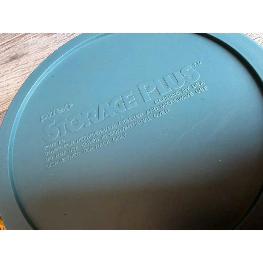 Pyrex Storage Plus Round Glass Bowl Teal Blue Lid 7402 USA 7203 Kitchenware
